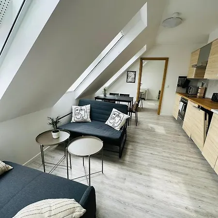 Palace Quarter 1 Peaceful Modern Floor Apartment *