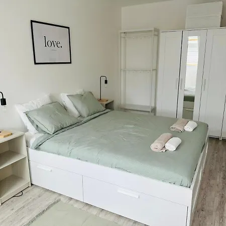 Palace Quarter 1 Peaceful Modern Floor Apartment *