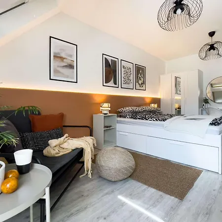 Palace Quarter 1 Peaceful Modern Floor